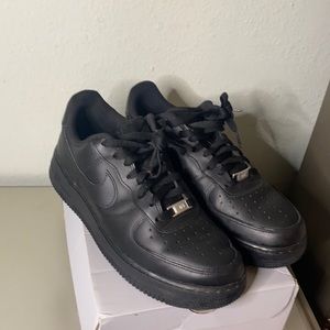 Black Air Forces men’s size 9